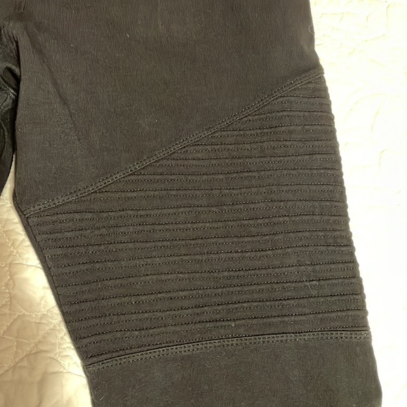 FREE PEOPLE intimates size large
Black moto leggings - Picture 3 of 10